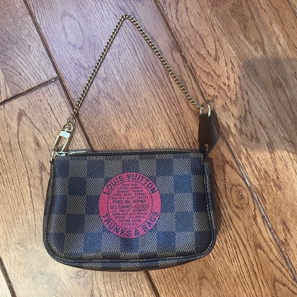 Louis Vuitton T&B Pochette - Picture 1 of 11